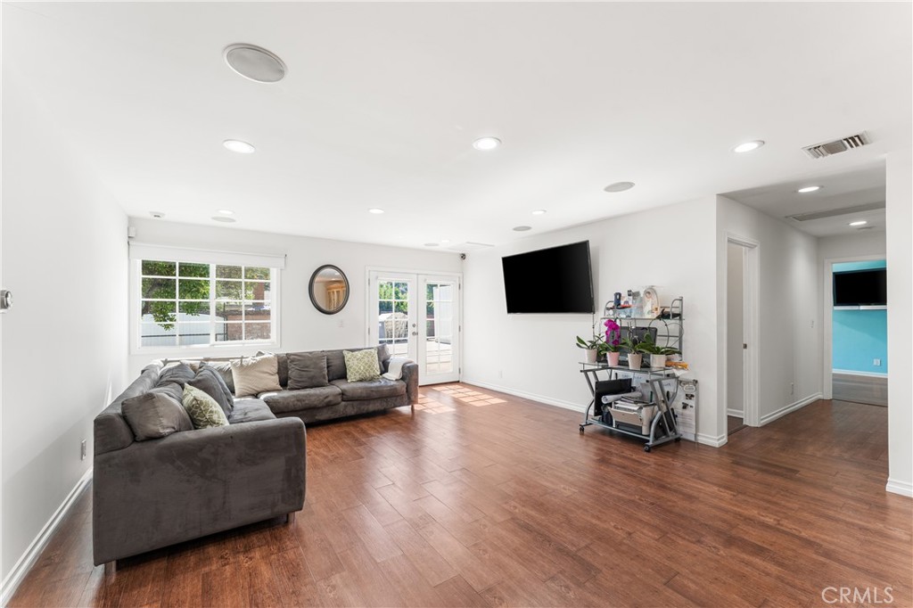 7222 Fallbrook Avenue Property Photo 12