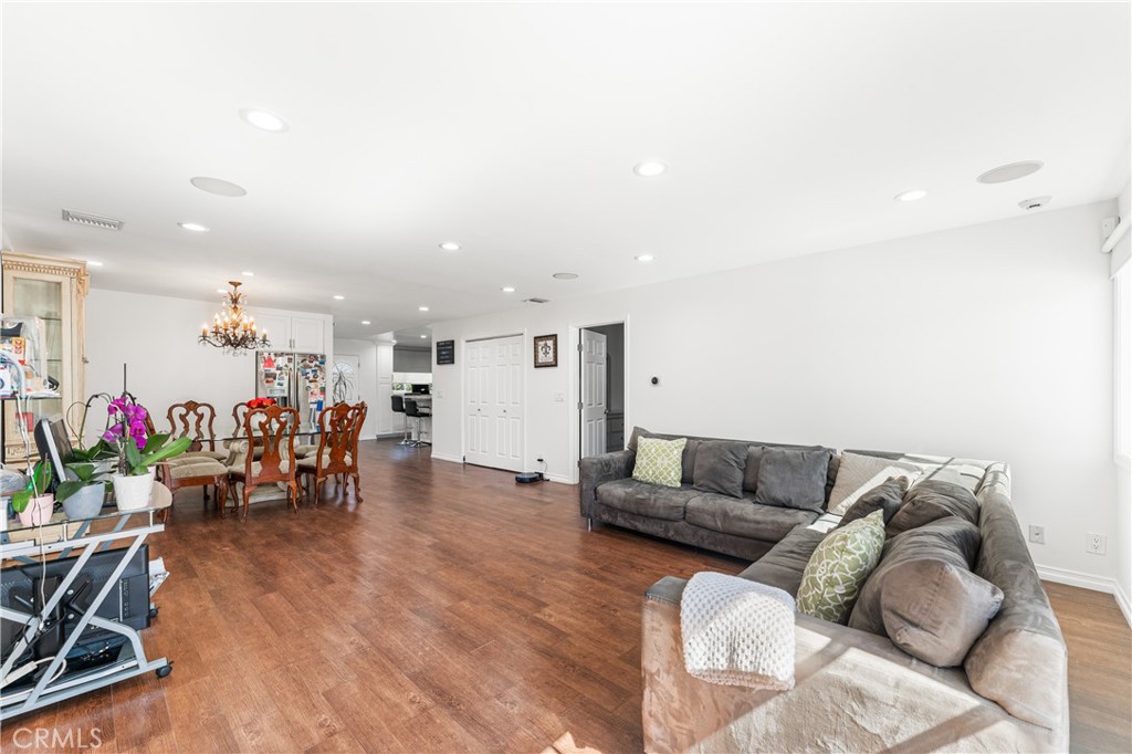 7222 Fallbrook Avenue Property Photo 14