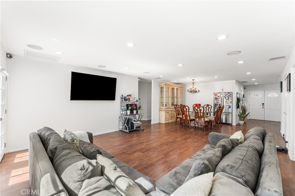 7222 Fallbrook Avenue Property Photo 15
