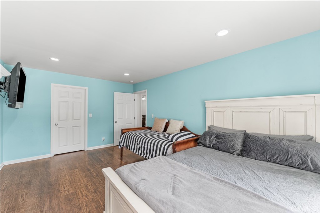7222 Fallbrook Avenue Property Photo 36