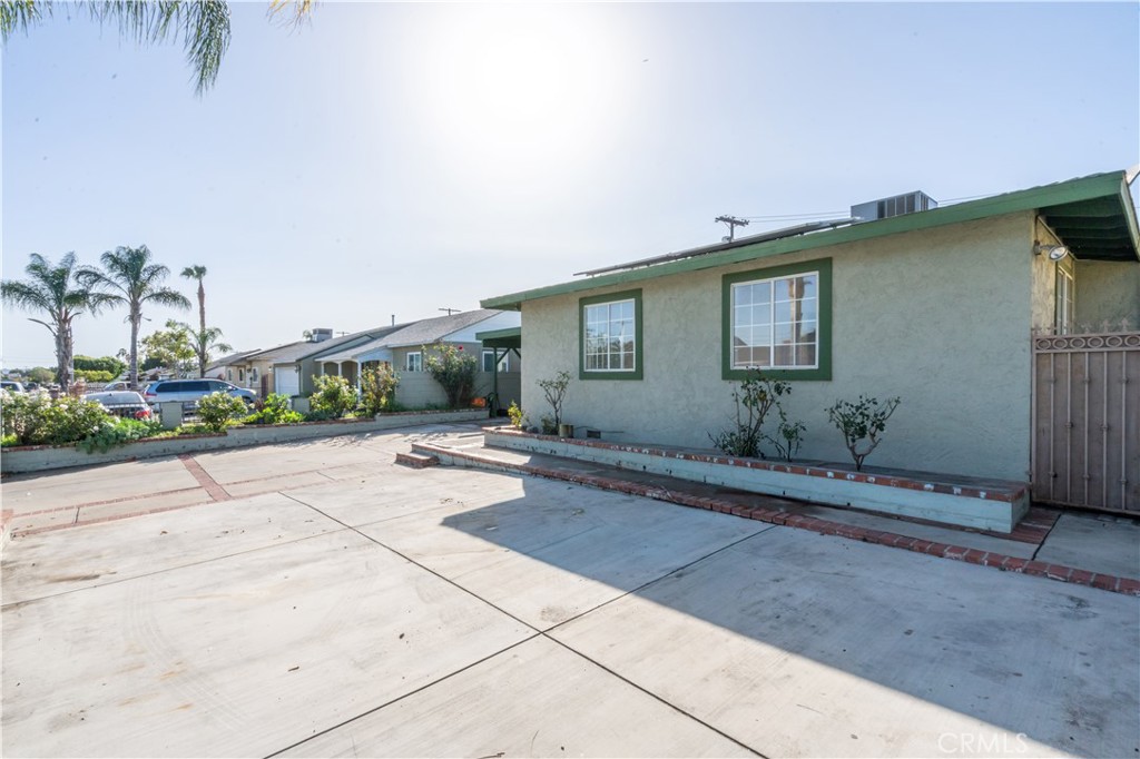 8855 Tyrone Avenue Property Photo 3