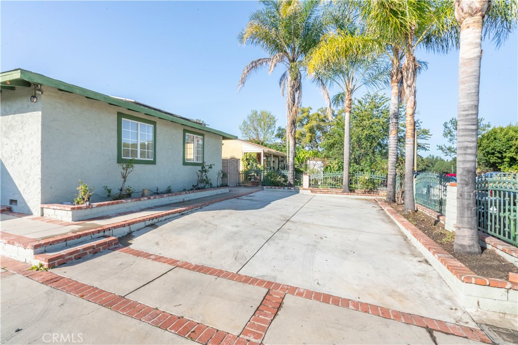 8855 Tyrone Avenue Property Photo 4