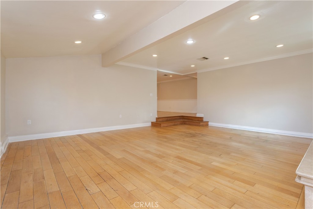 8855 Tyrone Avenue Property Photo 10