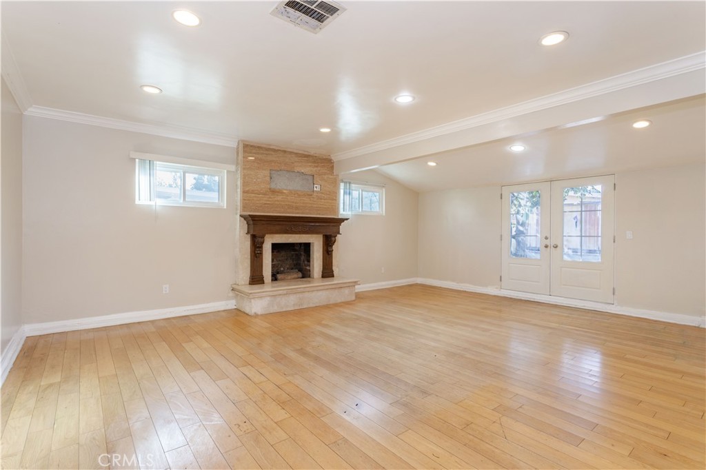 8855 Tyrone Avenue Property Photo 11