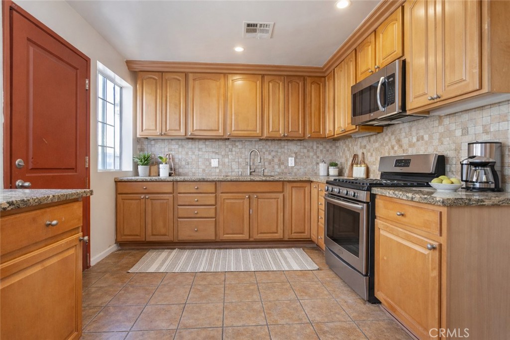 8855 Tyrone Avenue Property Photo 14