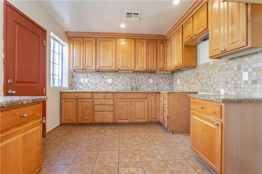 8855 Tyrone Avenue Property Photo 15