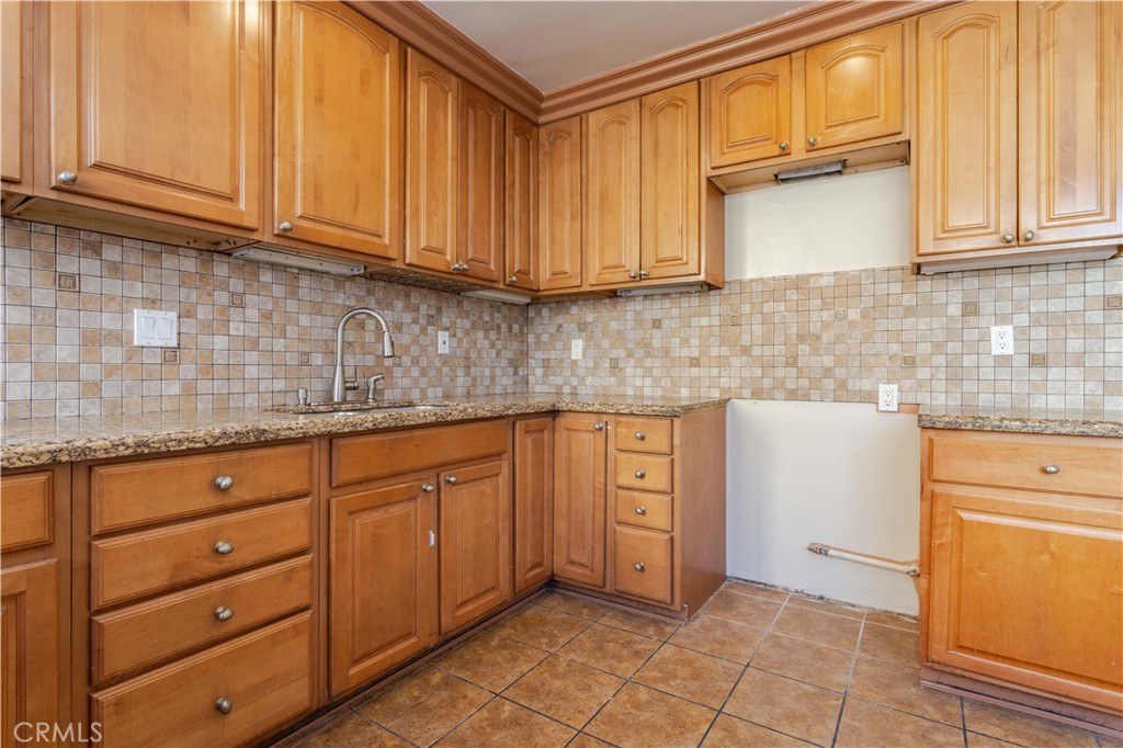 8855 Tyrone Avenue Property Photo 16