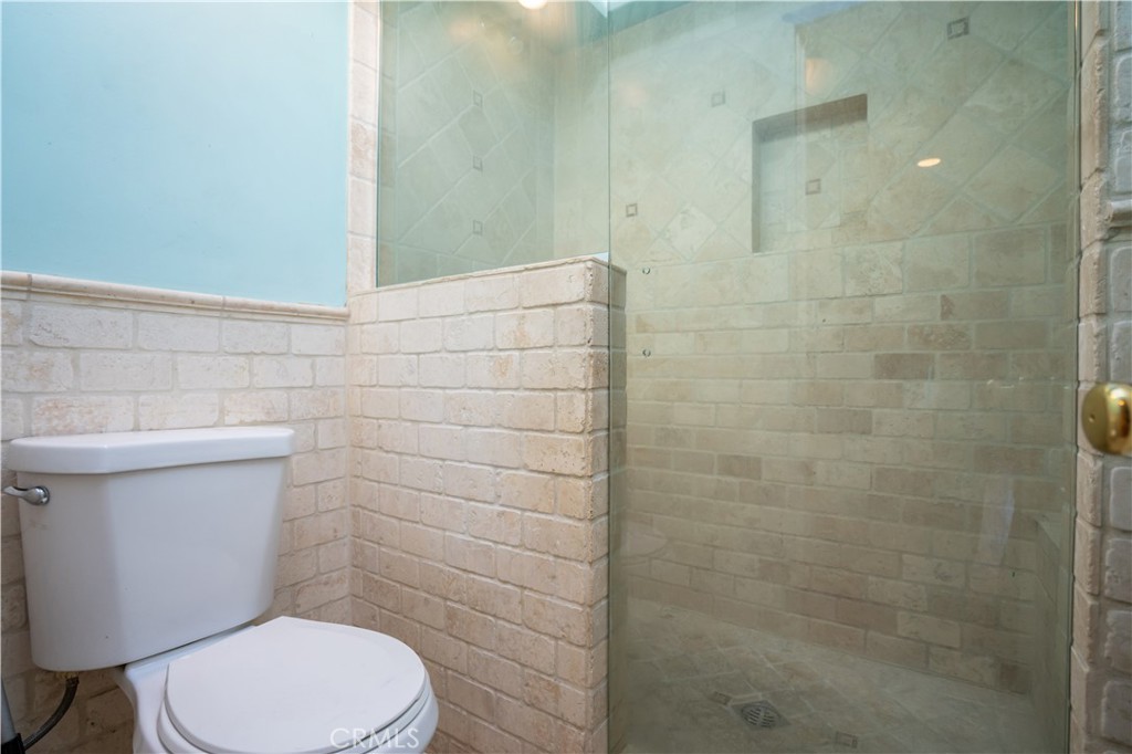 8855 Tyrone Avenue Property Photo 27