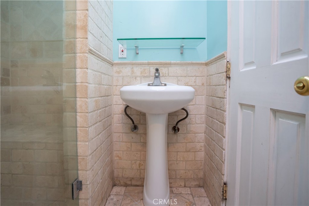 8855 Tyrone Avenue Property Photo 28