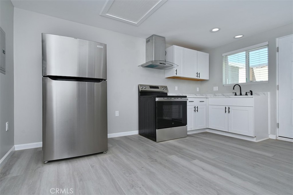 14332 Tiara Street Property Photo 7