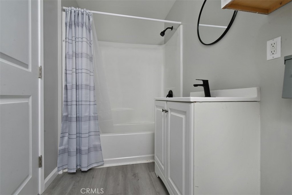 14332 Tiara Street Property Photo 12