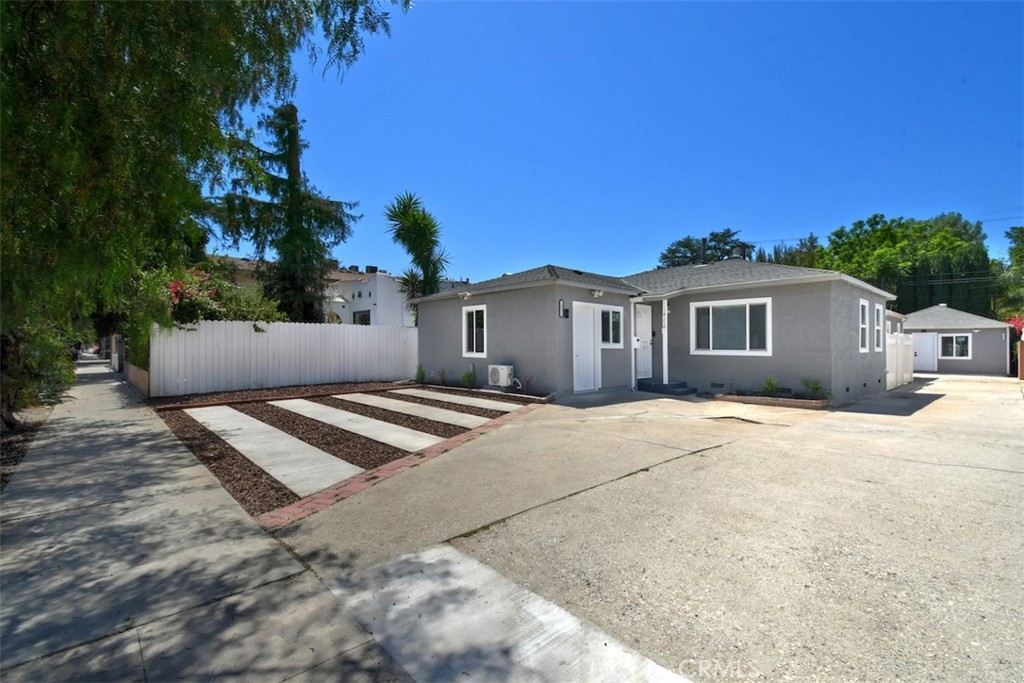14332 Tiara Street Property Photo 14