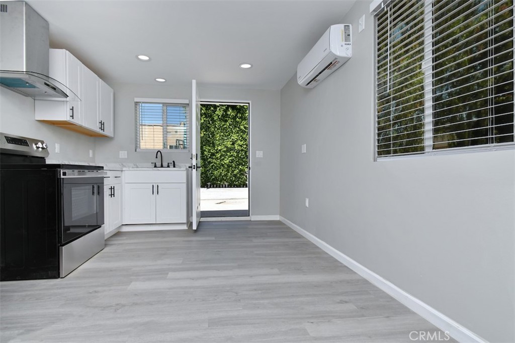 14332 Tiara Street Property Photo 6