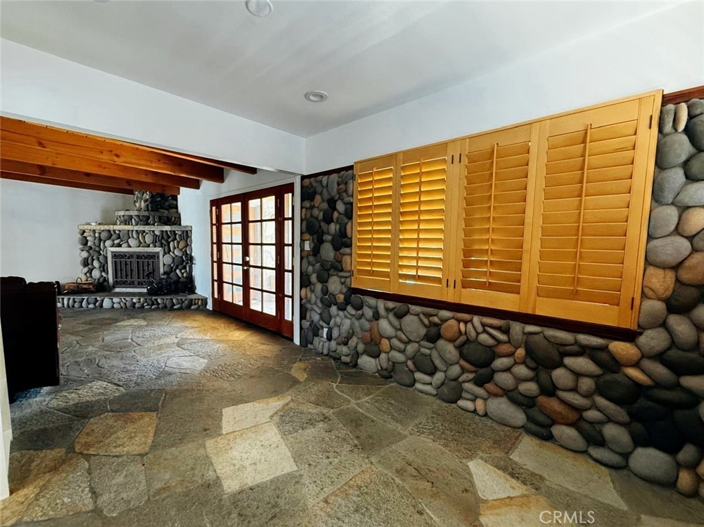 7029 Bellaire Property Photo 3