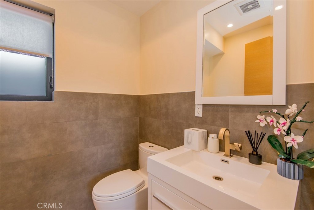 708 Hampton Drive Property Photo 22