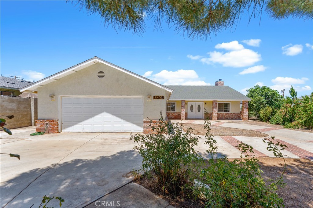 21208 Madre Property Photo 2