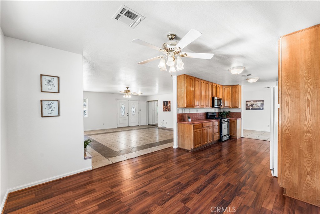21208 Madre Property Photo 15