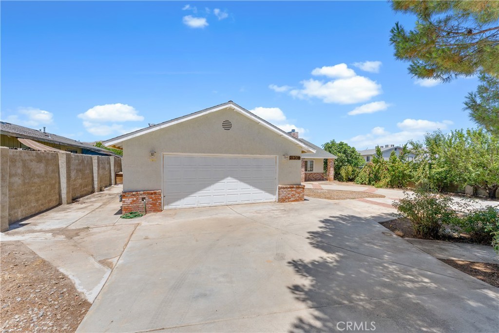 21208 Madre Property Photo 37