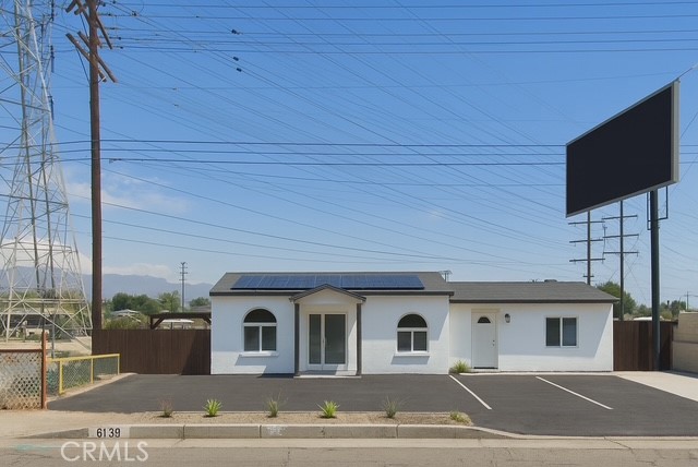 6138 Vineland Avenue Property Photo 1