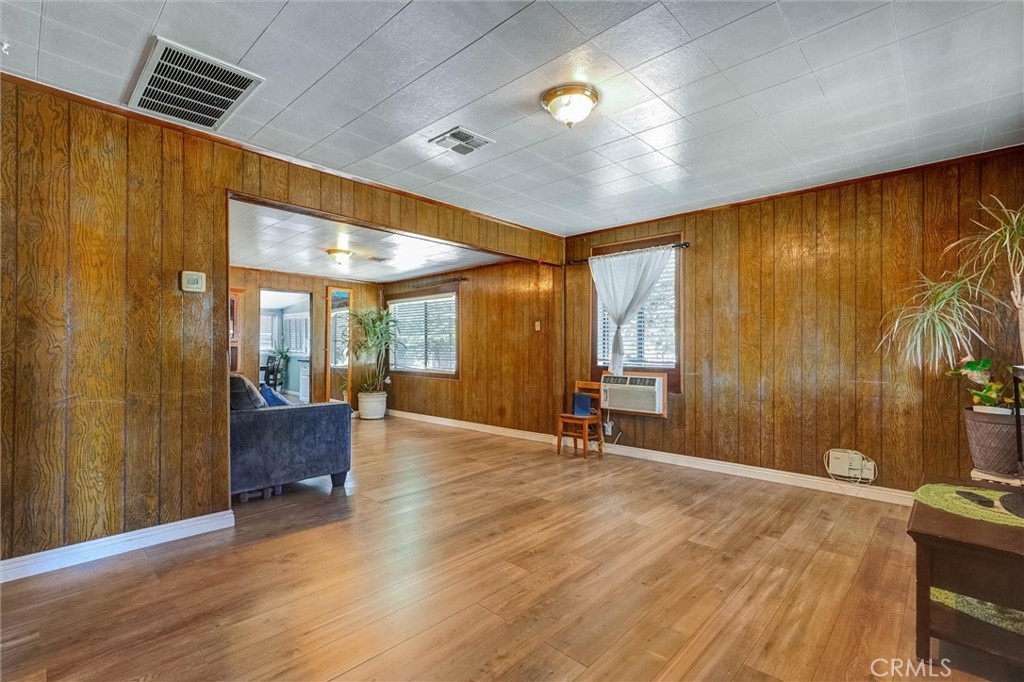 10555 Cayuga Property Photo 4