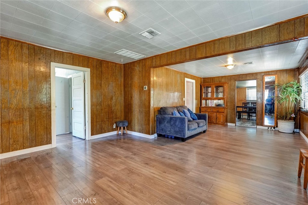 10555 Cayuga Property Photo 5