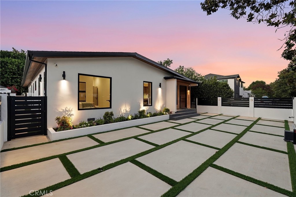 14627 Huston Property Photo 5