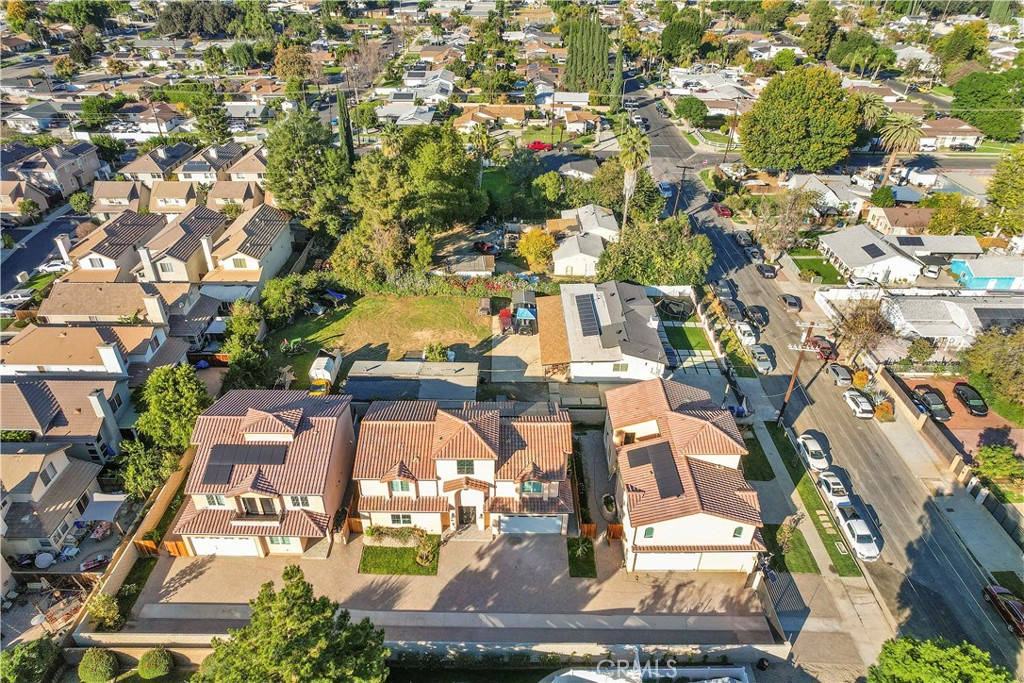 7329 Kelvin Property Photo 5