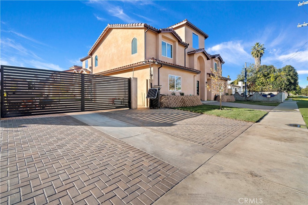 7329 Kelvin Property Photo 8