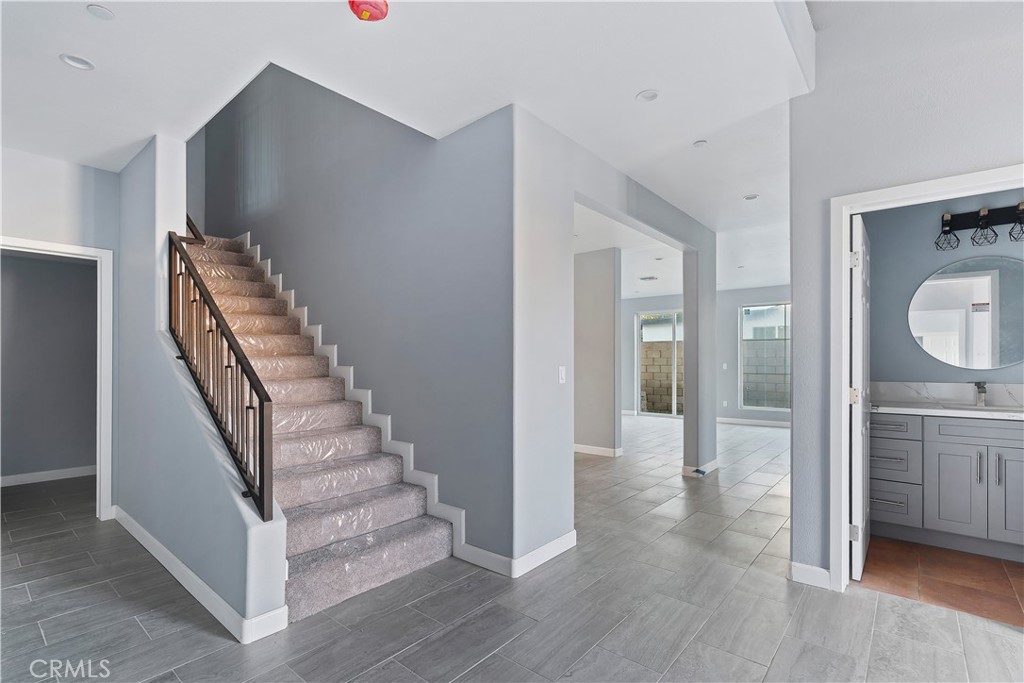 7329 Kelvin Property Photo 14