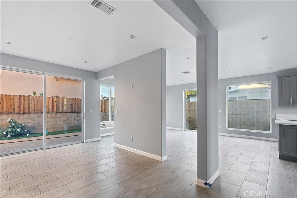 7329 Kelvin Property Photo 15