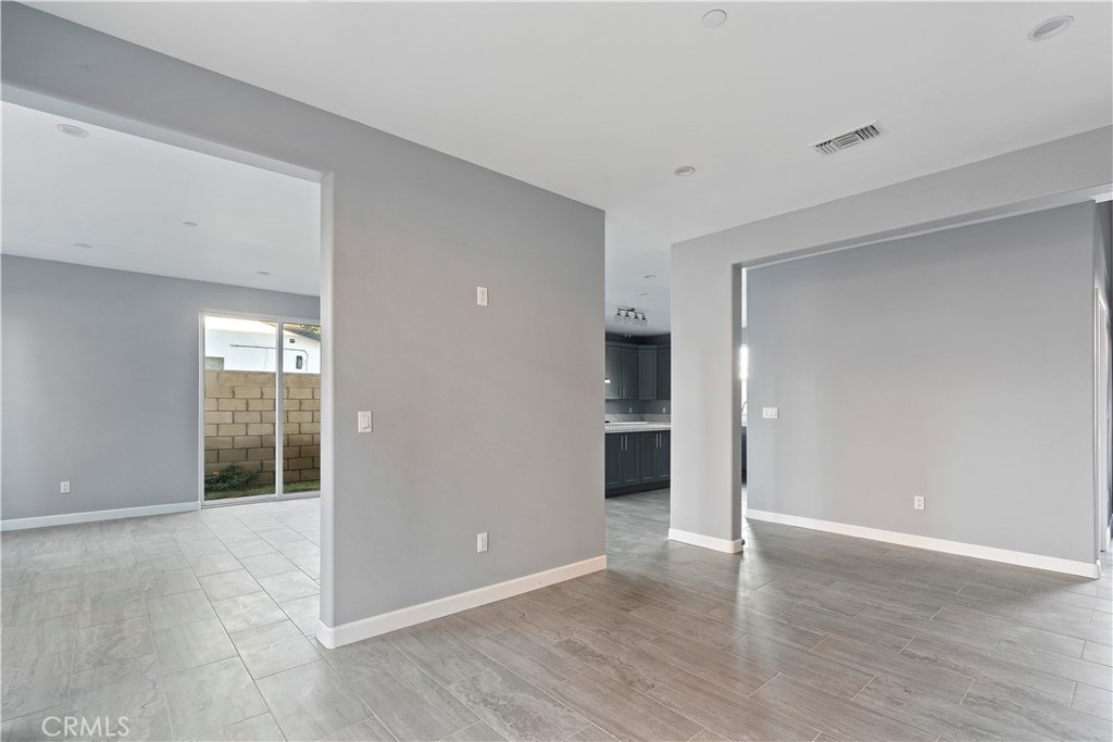 7329 Kelvin Property Photo 16