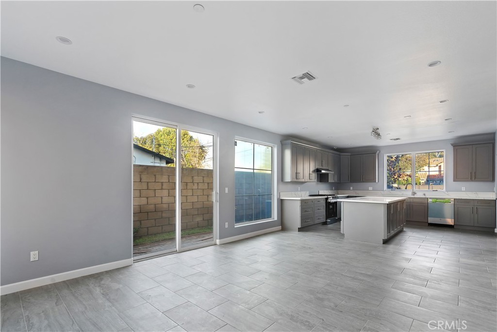 7329 Kelvin Property Photo 17