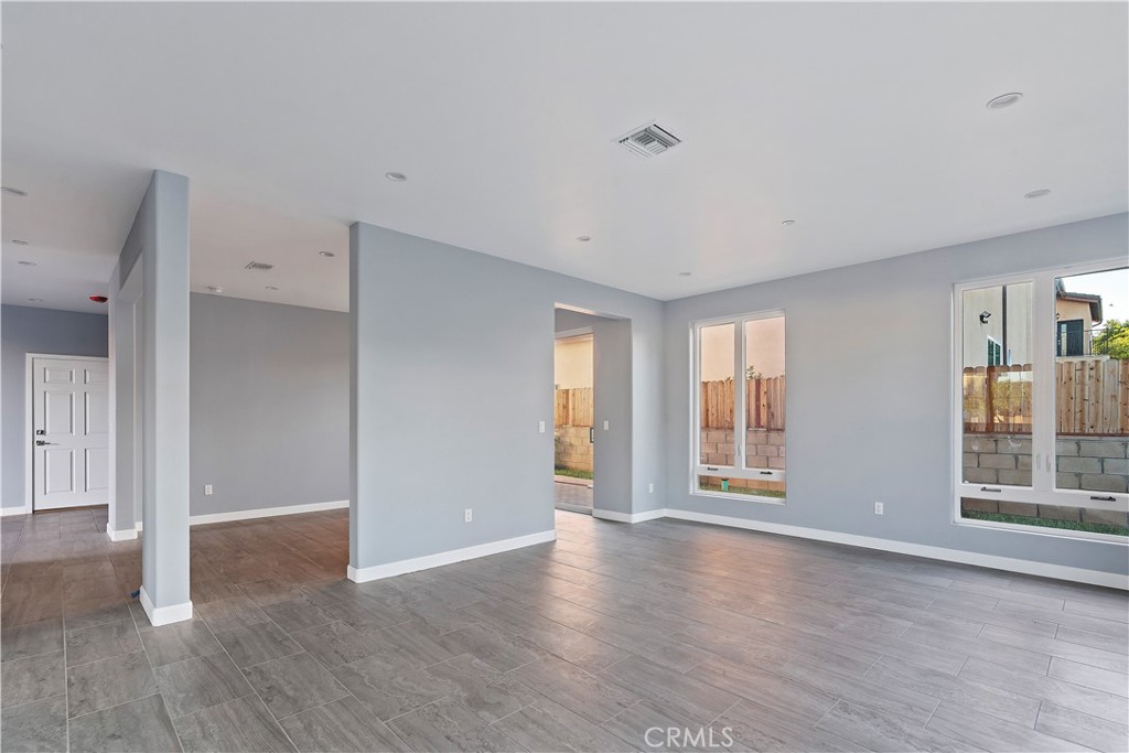 7329 Kelvin Property Photo 18