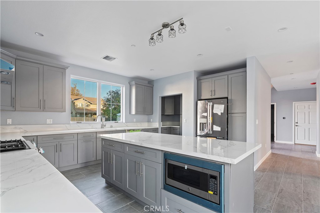 7329 Kelvin Property Photo 19