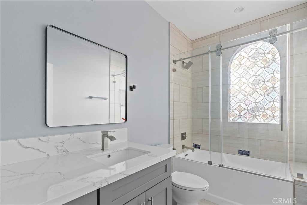 7329 Kelvin Property Photo 24