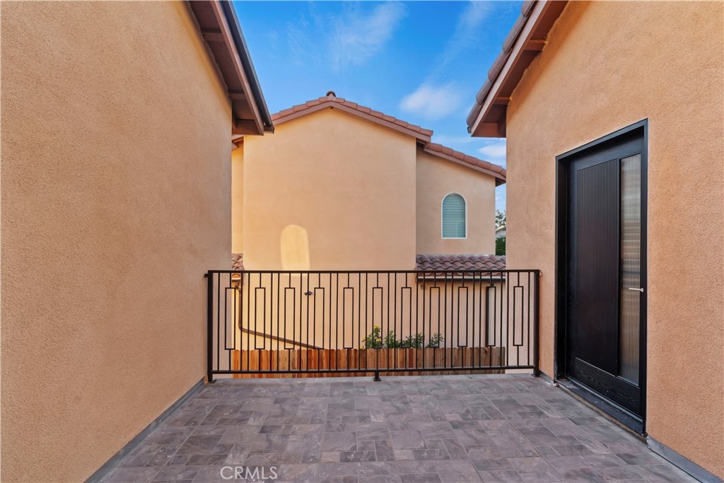 7329 Kelvin Property Photo 32
