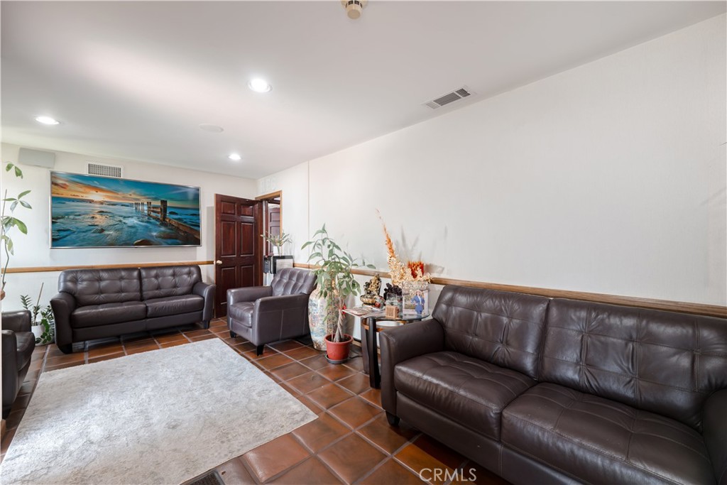635 W Foothill Property Photo 10