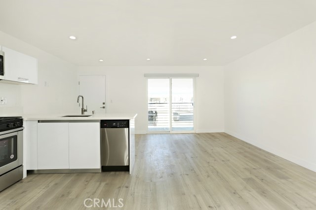 6745 Laurel Canyon Boulevard 203 Property Photo 3