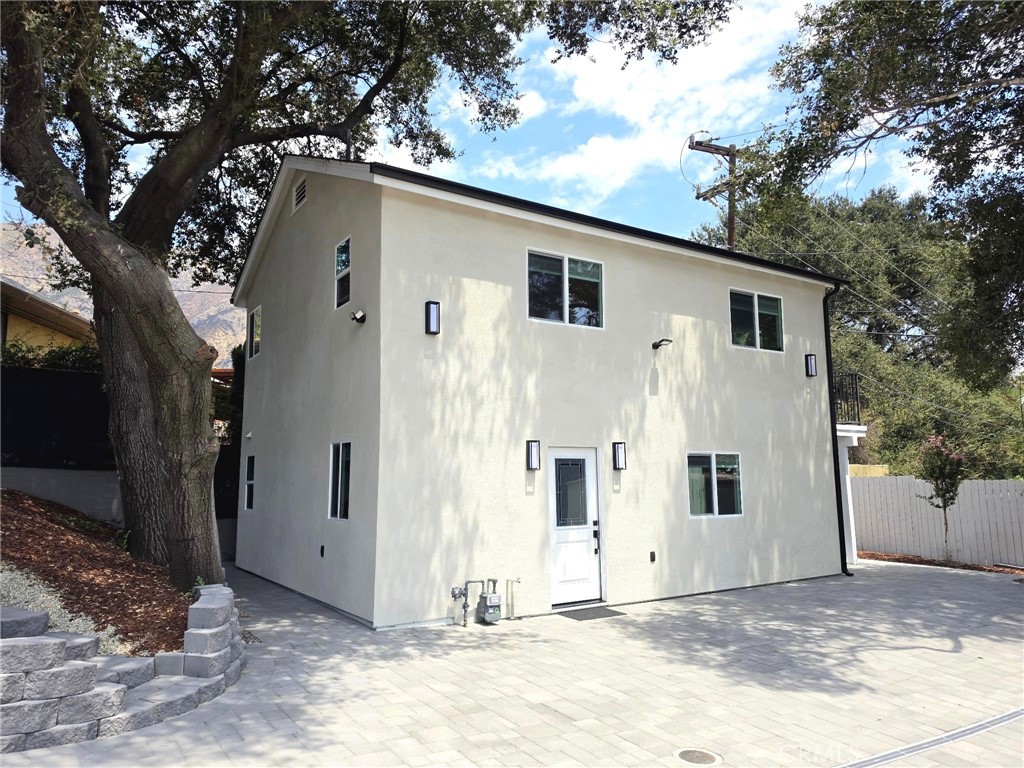 3130 N Mount Curve Property Photo 1