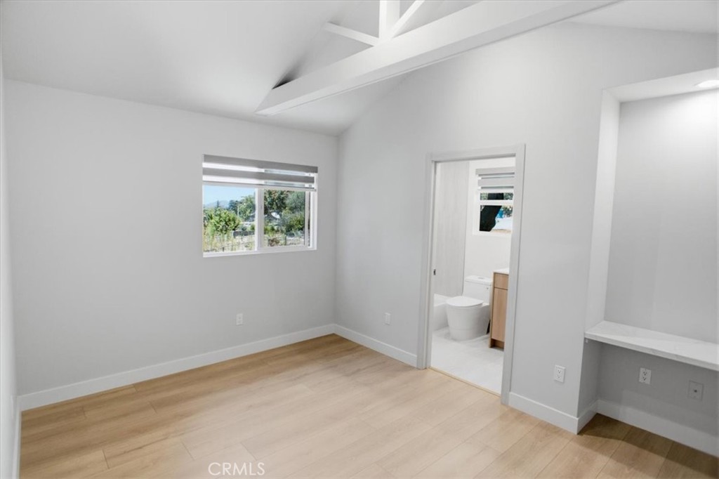 3130 N Mount Curve Property Photo 12