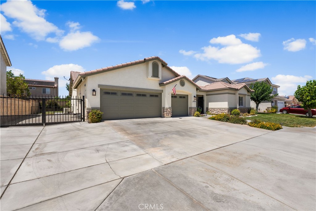 44523 Palo Verde Street Property Photo 5