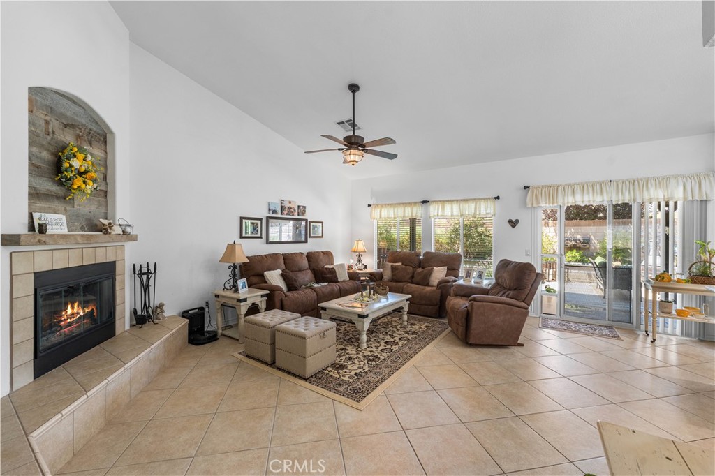 44523 Palo Verde Street Property Photo 15