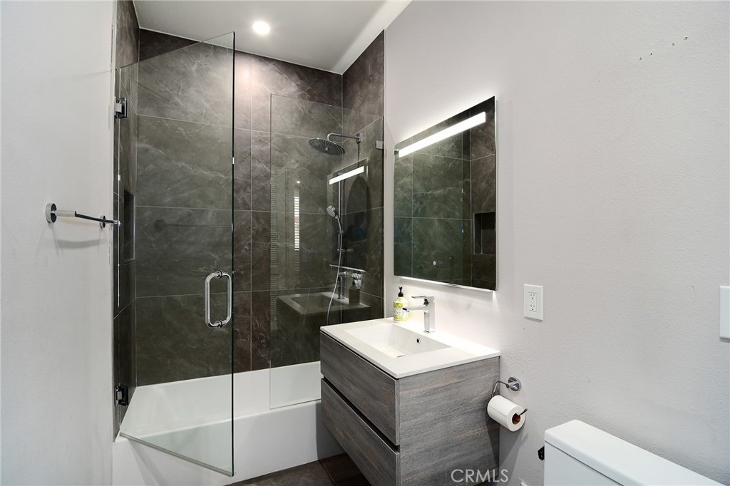 5216 Yarmouth Avenue 307 Property Photo 14