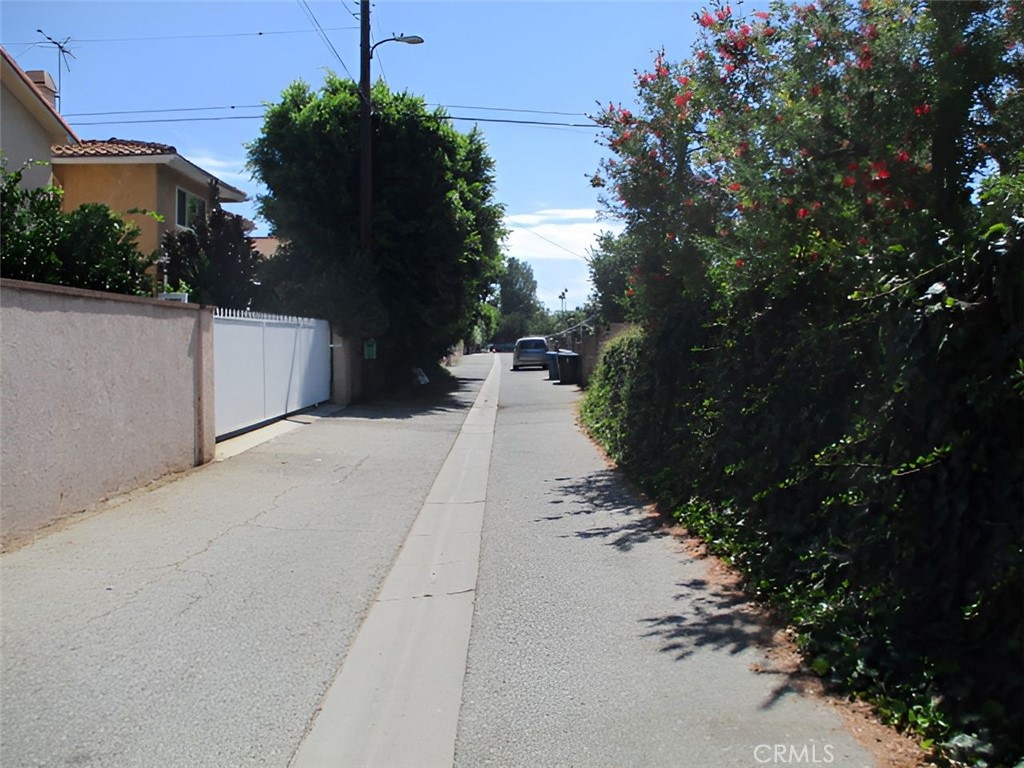 16815 Parthenia Property Photo 6