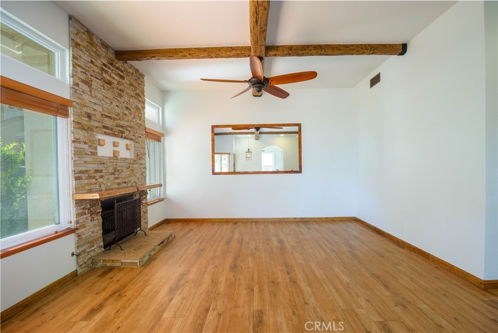 650 Ivywood Lane E Property Photo 2