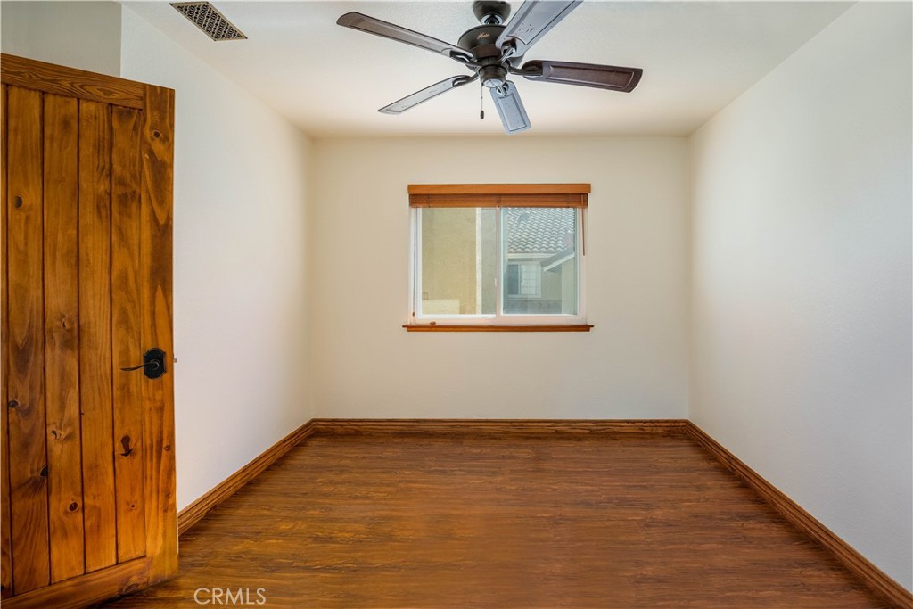 650 Ivywood Lane E Property Photo 6