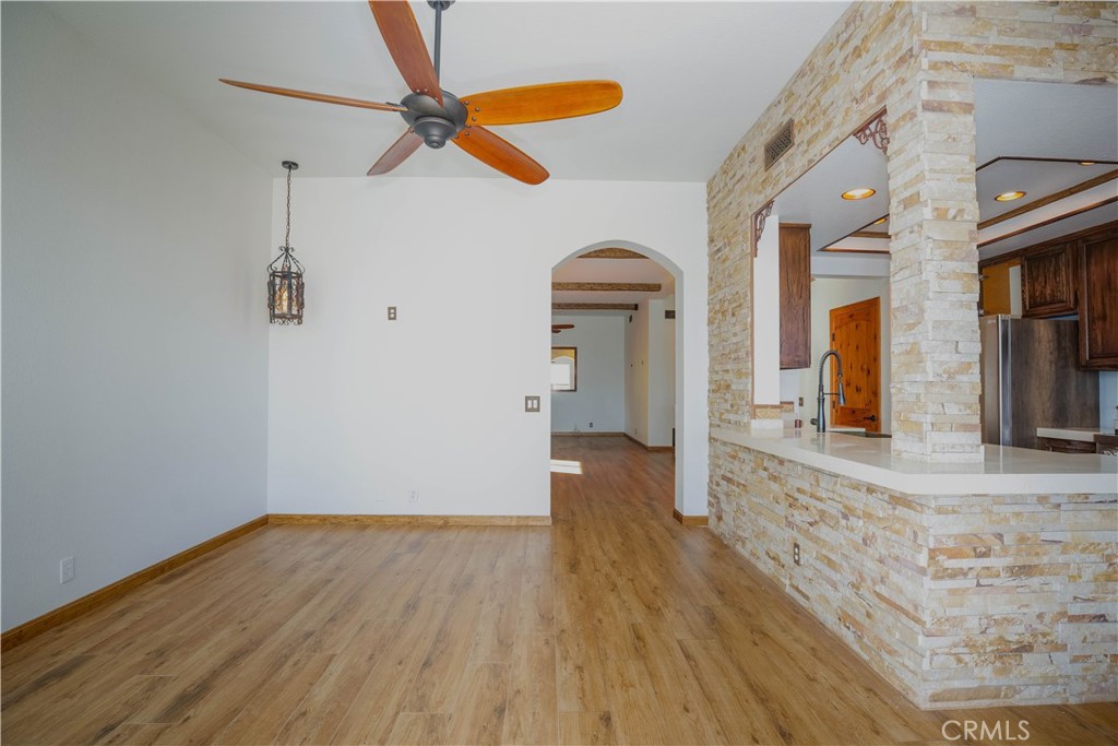650 Ivywood Lane E Property Photo 8