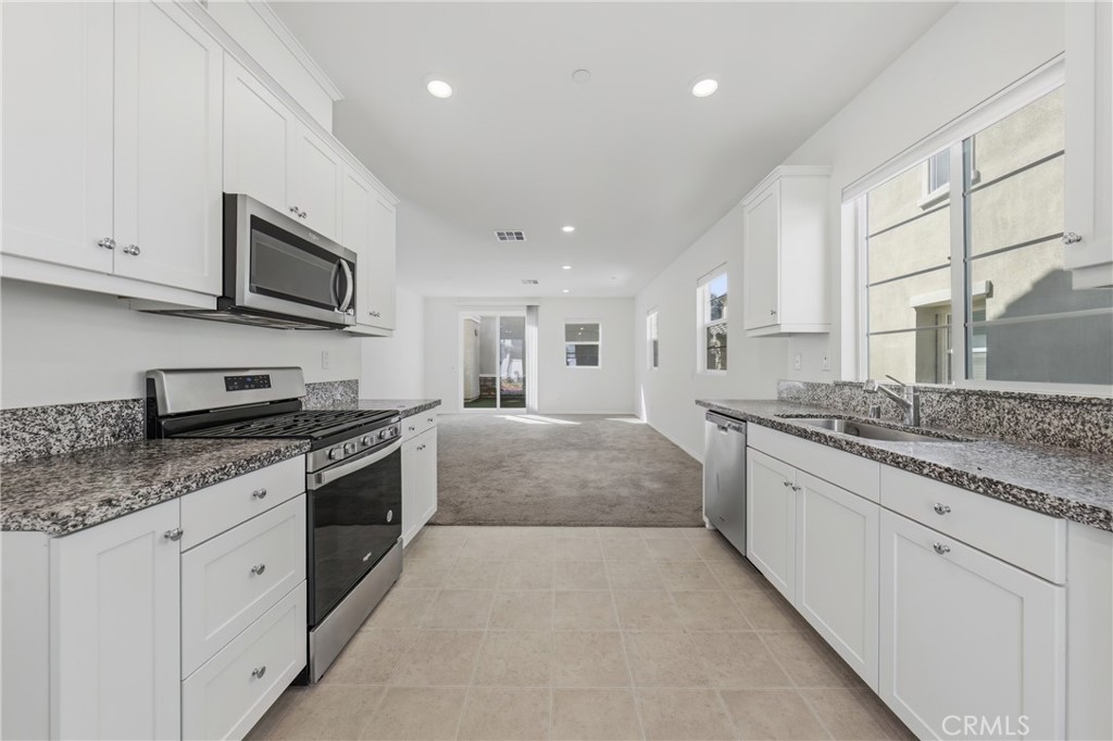 17016 Zion Property Photo 3