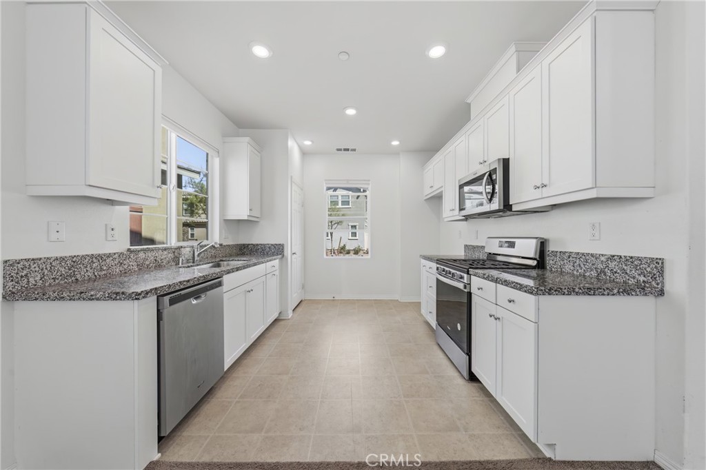 17016 Zion Property Photo 4