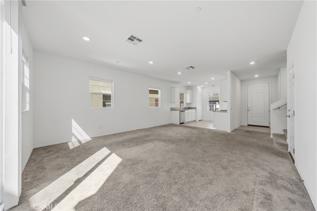 17016 Zion Property Photo 5